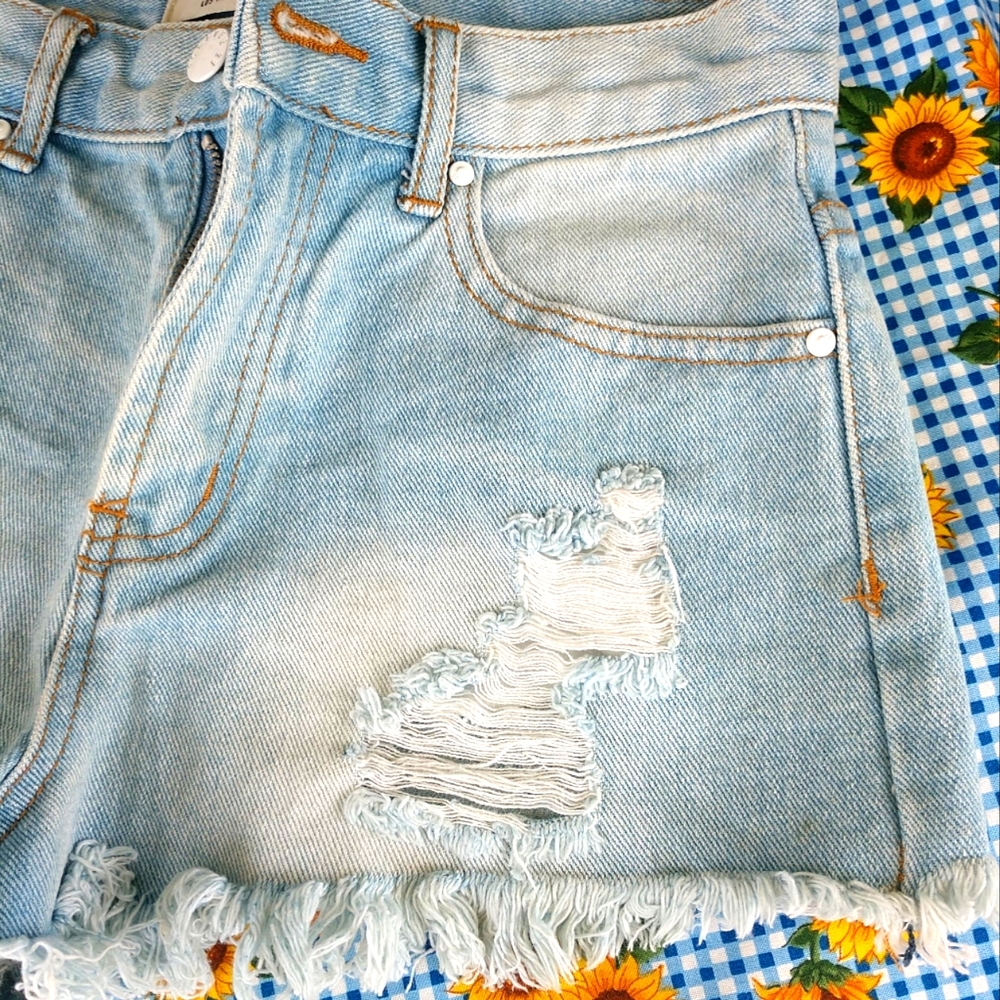 Forever 21 Distressed High Rise Cut Off Jean Short SIZE 25 - Picture 5 of 9